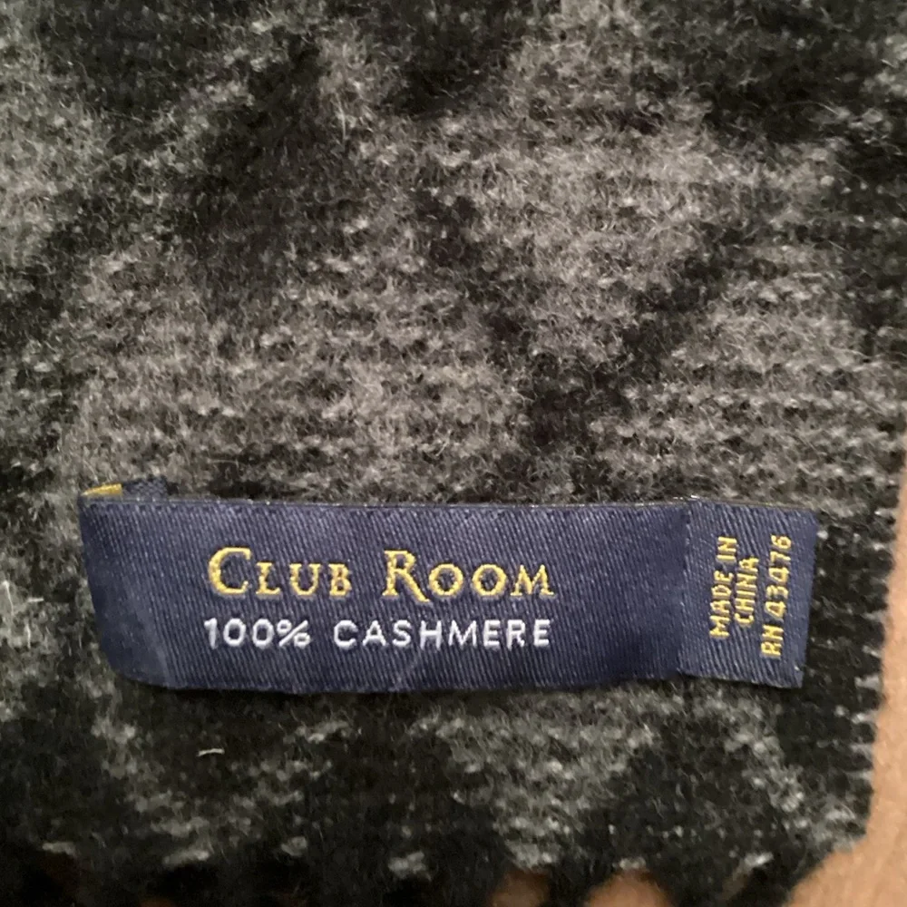 CLUB ROOM BLACK AND GREY ARGYLE FRINGED 100% CASHMERE SCARF